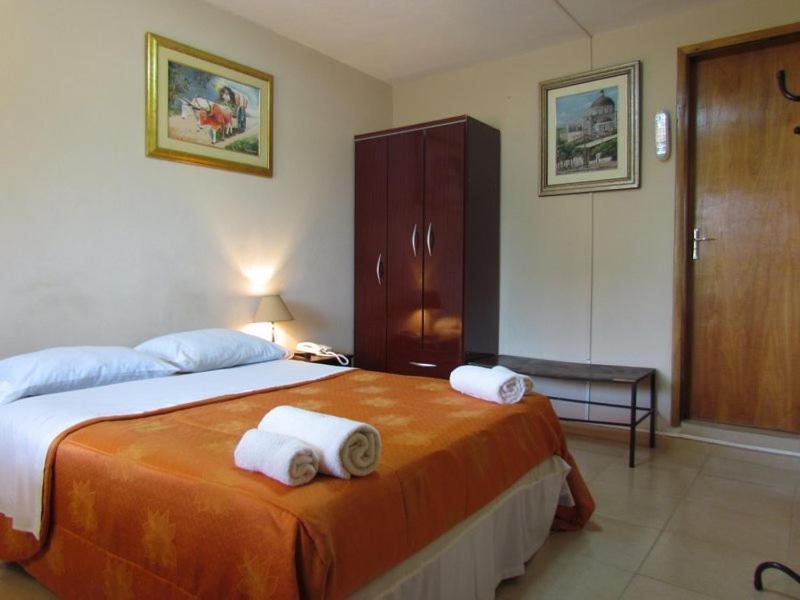 Hostal Casa Suiza อะซุนซิออง ภายนอก รูปภาพ